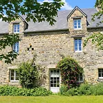 4 Bedroom Cozy In * Monthuchon