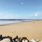 בית נופש 4 Bedroom Cozy In *