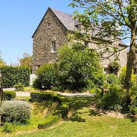 4 Bedroom Cozy In Nyaraló *