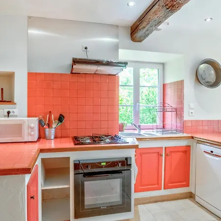 Hébergement de vacances 4 Bedroom Cozy In *