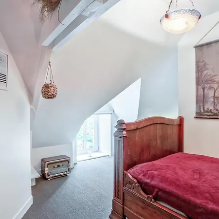 בית נופש 4 Bedroom Cozy In Monthuchon
