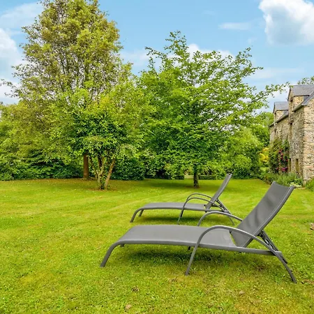 Nyaraló 4 Bedroom Cozy In