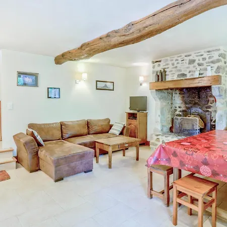 4 Bedroom Cozy In Monthuchon