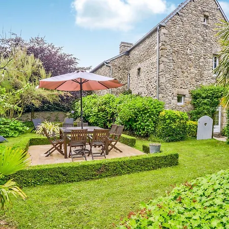 Nyaraló 4 Bedroom Cozy In