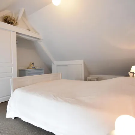 4 Bedroom Cozy In Hébergement de vacances *