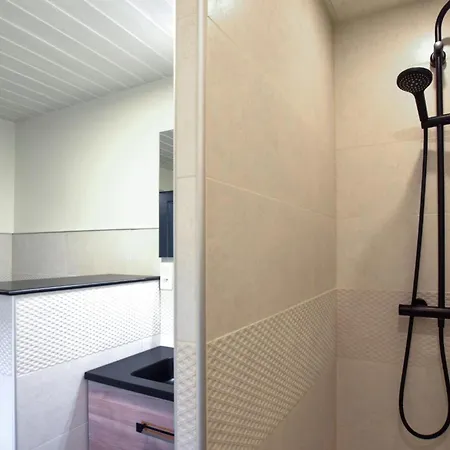 בית נופש 4 Bedroom Cozy In Monthuchon