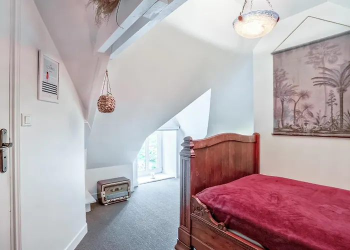 Hébergement de vacances 4 Bedroom Cozy In Monthuchon