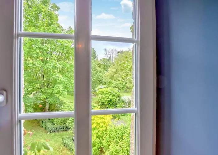 4 Bedroom Cozy In Monthuchon