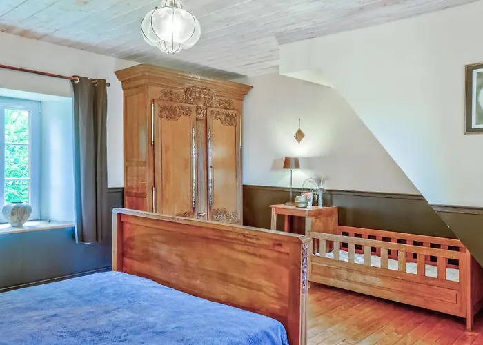 4 Bedroom Cozy In * Monthuchon