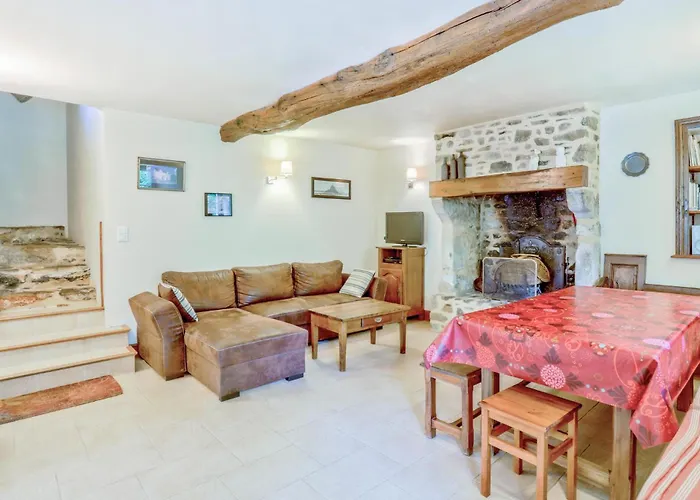 4 Bedroom Cozy In Monthuchon