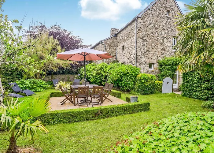 Hébergement de vacances 4 Bedroom Cozy In