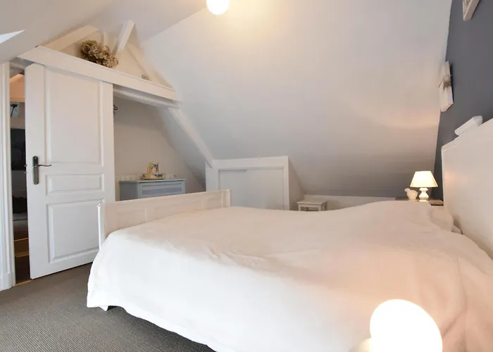 4 Bedroom Cozy In Hébergement de vacances *