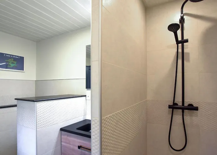 Hébergement de vacances 4 Bedroom Cozy In Monthuchon